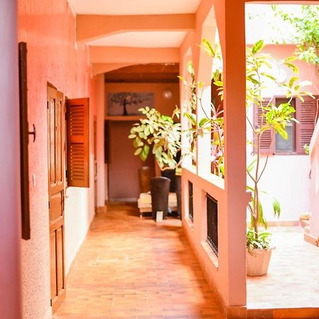 Chez Titi Hotel Сент Луис Екстериор снимка