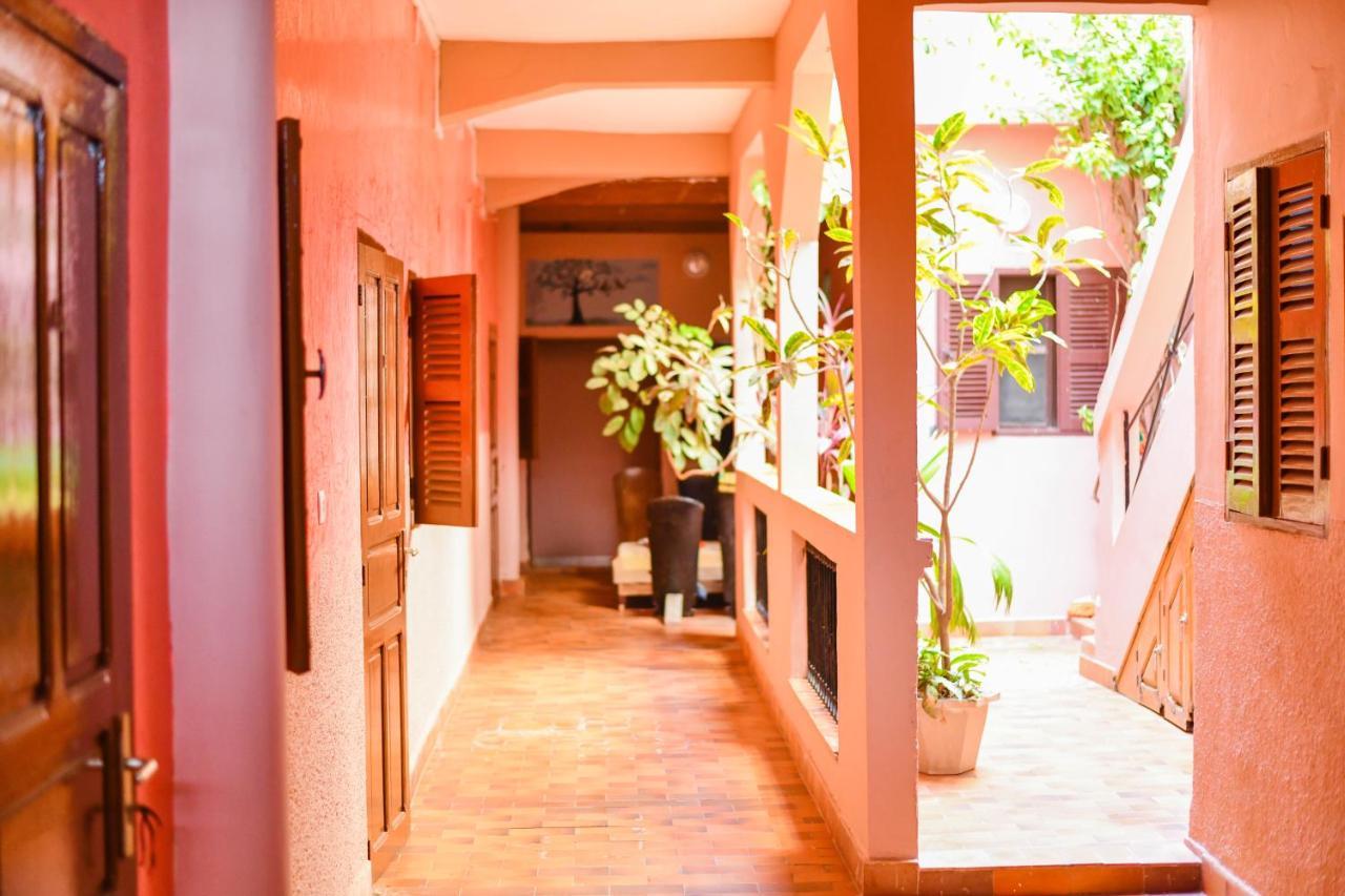 Chez Titi Hotel Сент Луис Екстериор снимка