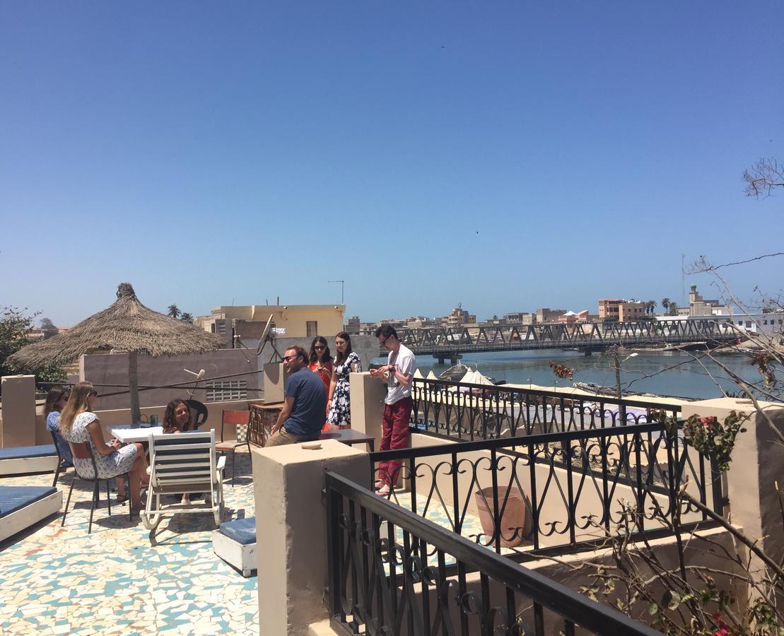 Chez Titi Hotel Сент Луис Екстериор снимка