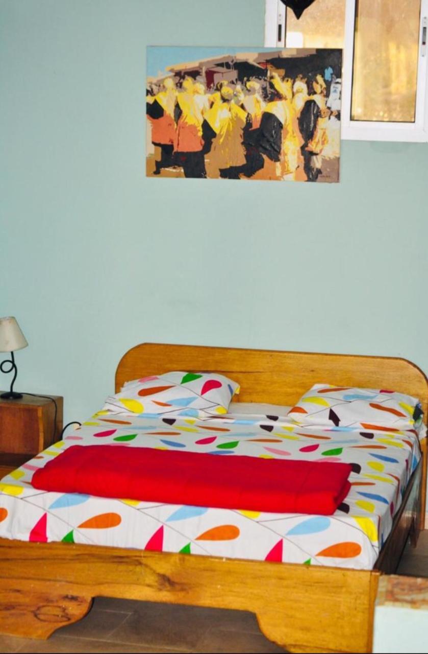 Chez Titi Hotel Сент Луис Екстериор снимка