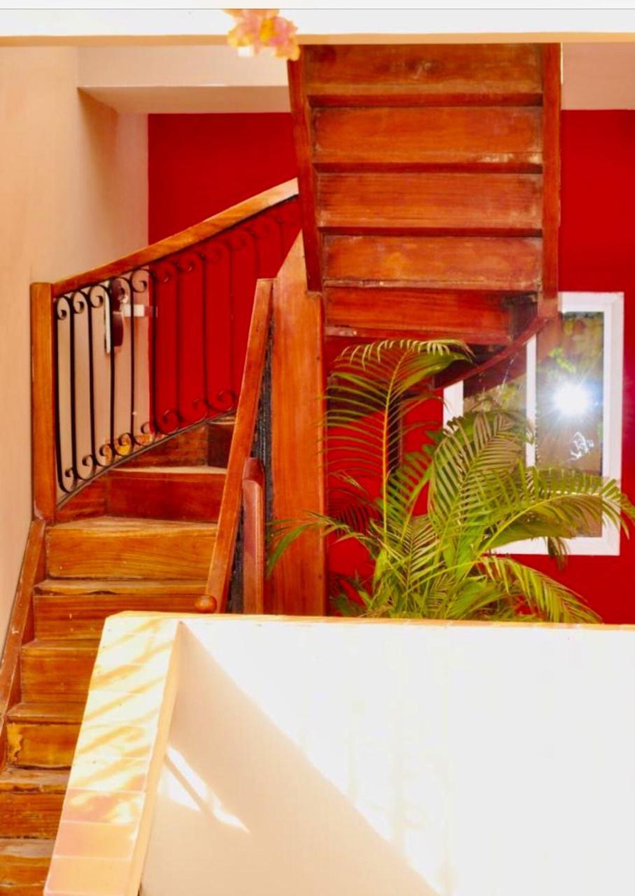 Chez Titi Hotel Сент Луис Екстериор снимка