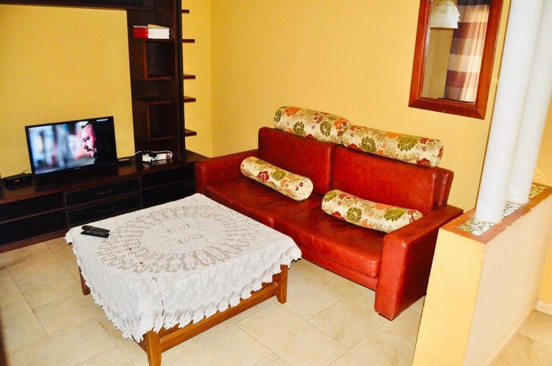 Chez Titi Hotel Сент Луис Екстериор снимка