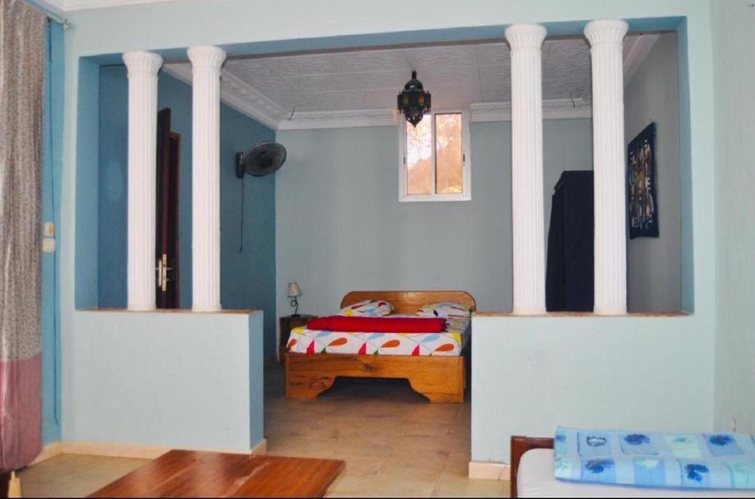 Chez Titi Hotel Сент Луис Екстериор снимка